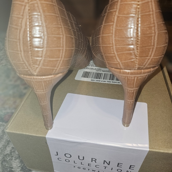 Journee Monalee Brown wide - Picture 3 of 4